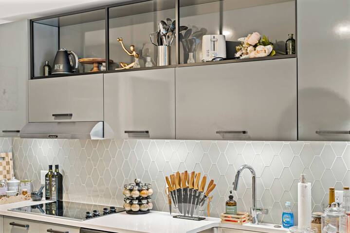 Boston Family Suite: Pool, Gym & Paid Parking gallery image 5