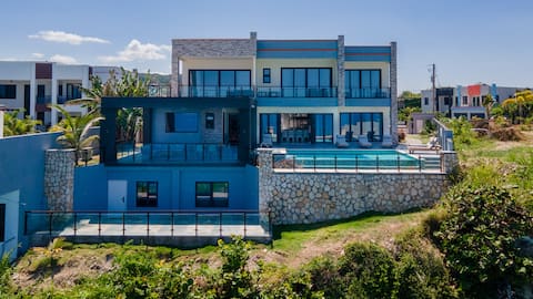 Luxury Oceanfront Villa~Staff~Jacuzzi~Movie Theater