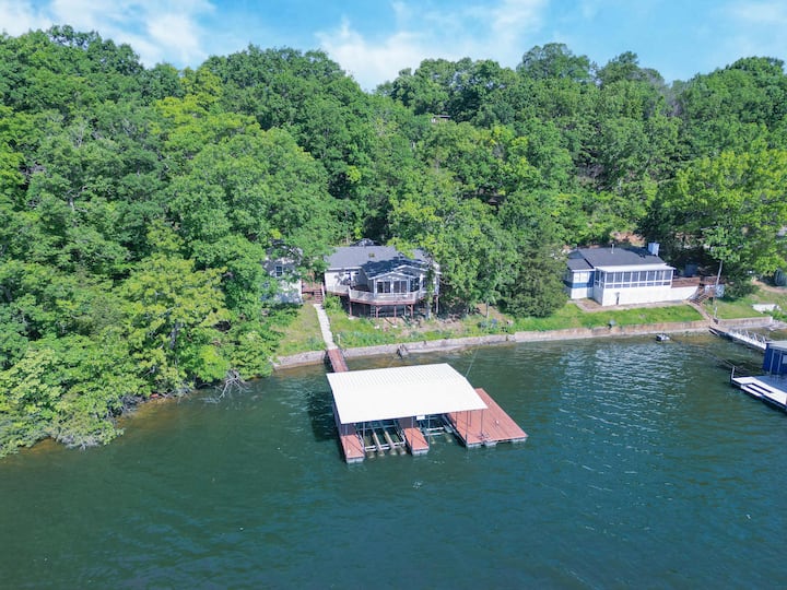 Lakefront Family Home Private Dock With Huge View - Camdenton, MO