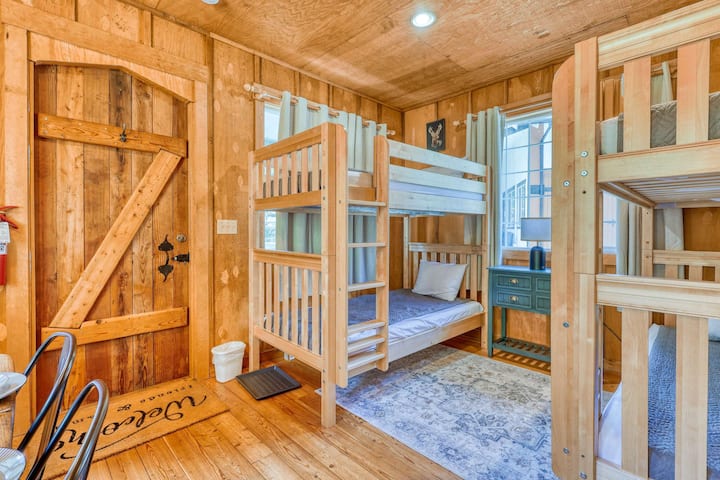 Bunk Room: Fun and functional retreat with sunny views, perfect for family adventures!