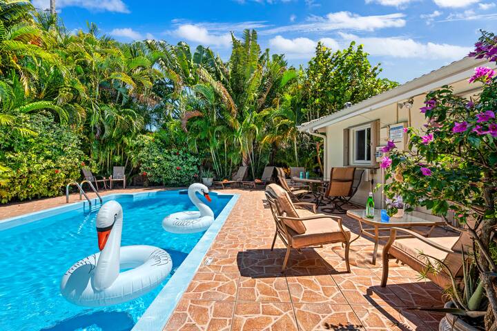 Paradise Cove – Pool Retreat Near Beach gallery image 2