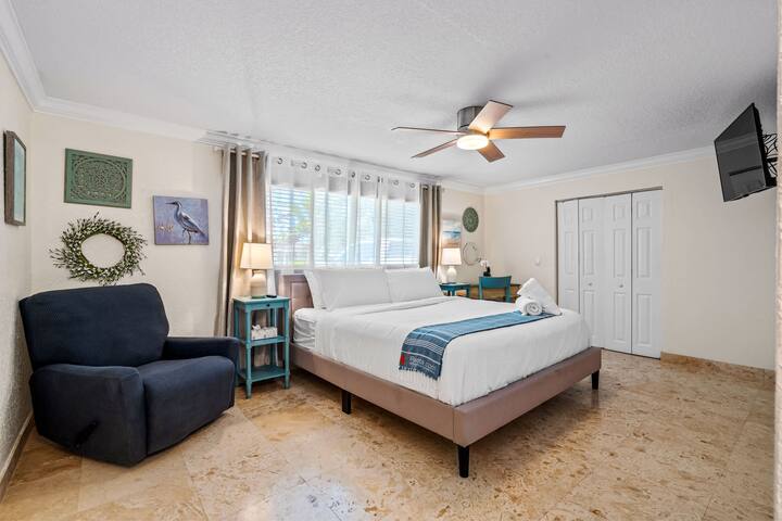 Paradise Cove – Pool Retreat Near Beach gallery image 5