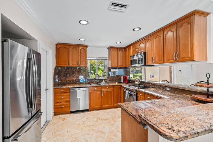 Paradise Cove – Pool Retreat Near Beach gallery image 4