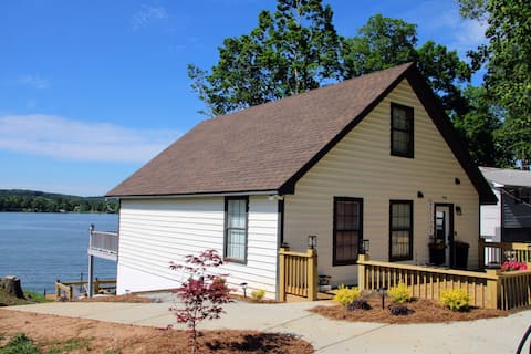 Luxury Waterfront Home On Weiss Lake