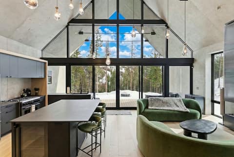 Luxury Home | Ski In / Ski Out | 5 Bed / 4 Bath