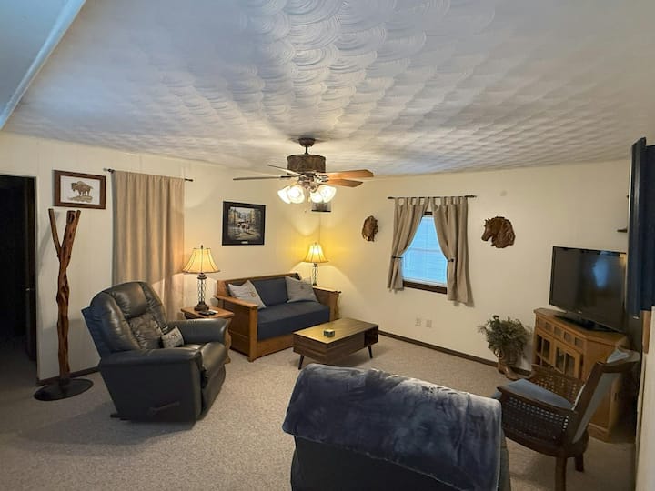 Country Western Cabin - Dj's Resort - Yankton, SD