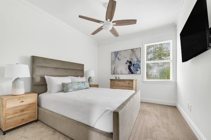 غرفة نوم رابعة، سرير بحجم كوين، الطابق الثاني