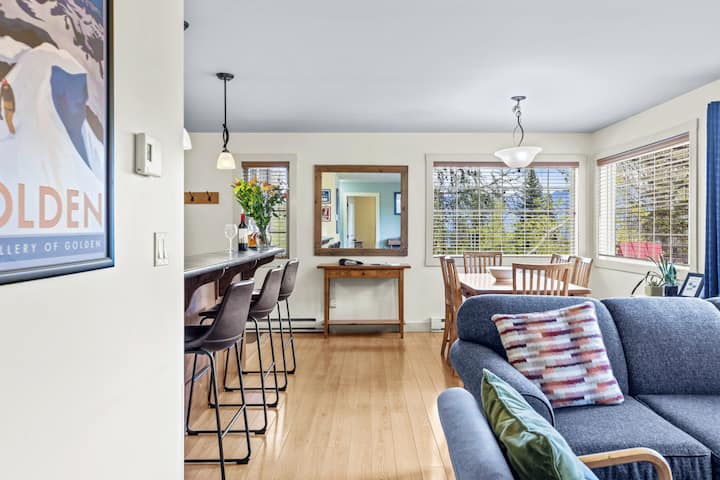Kicking Horse Gem For 6 | Near Gondola + Hot Tub! - Alberta