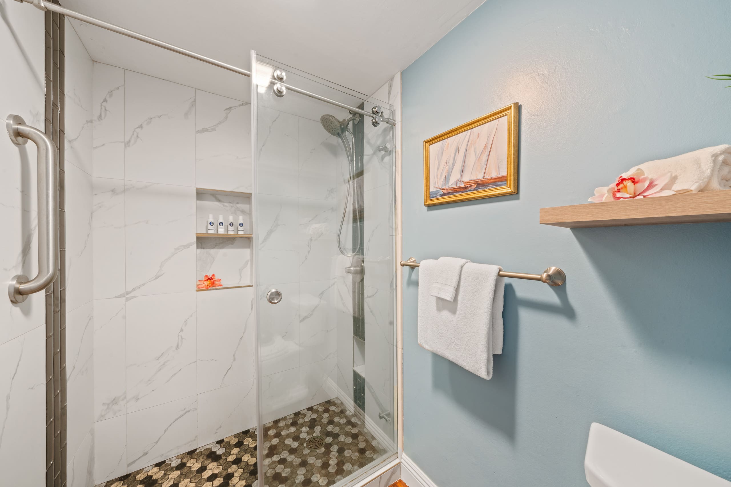 Condo in Lahaina · ★5.0 · 2 bedrooms · 3 beds · 2 baths - Image 25