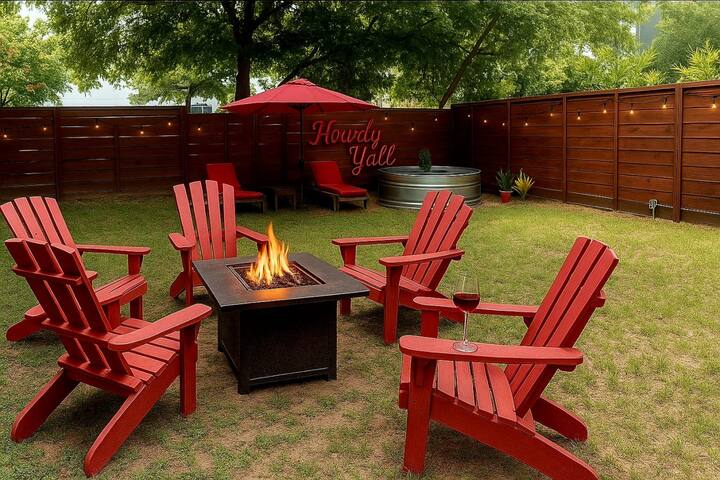 Huge Artistic Home in SoCo w/ Cowboy Pool gallery image 3