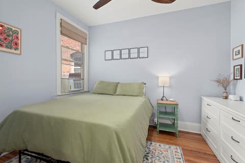 Successful Airbnb property: Walkable Cheesman Park Garden Bungalow in Capitol Hill