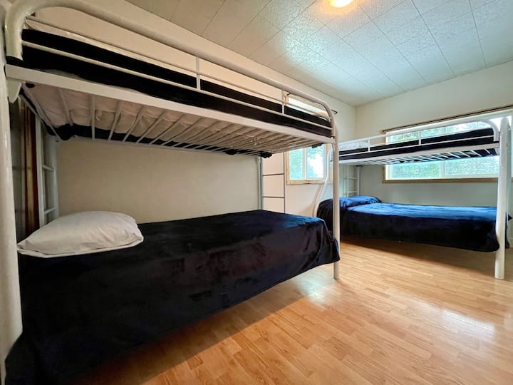 上层- 1号卧室（可睡5人）