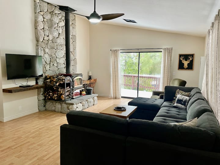 主层-带独立后阳台的客厅