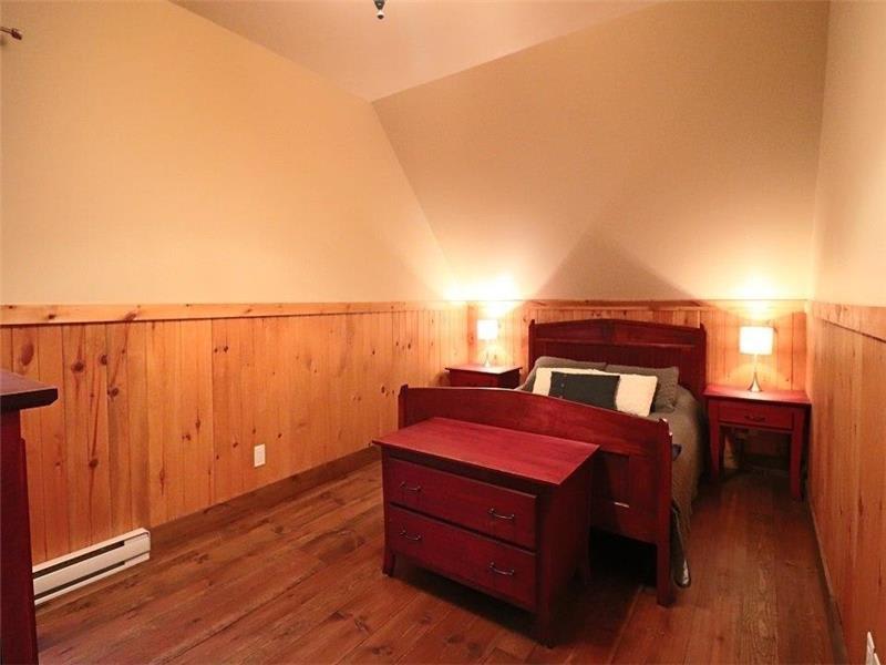 חדר שינה בקומה העליונה - מיטת קווין סייז