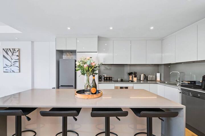 Luxury 2 Bed located in the heart of Greenpoint. gallery image 4