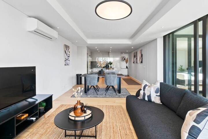 Luxury 2 Bed located in the heart of Greenpoint. gallery image 2