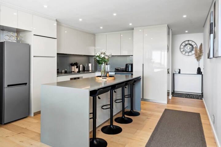 Luxury 2 Bed located in the heart of Greenpoint. gallery image 5