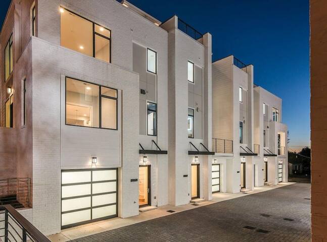 Downtown Nashville / The Gulch / Rooftop Deck gallery image 2