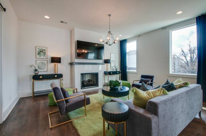 Downtown Nashville / The Gulch / Rooftop Deck gallery image 4