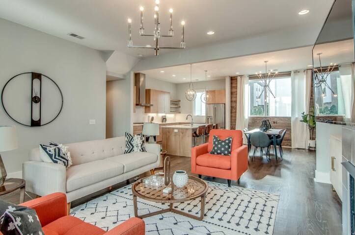 Downtown Nashville / The Gulch / Rooftop Deck gallery image 3