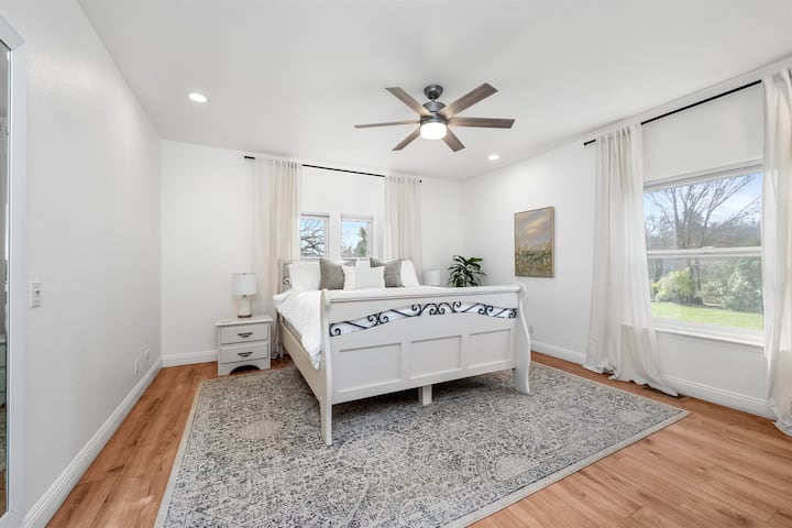 Master Lower Level - King