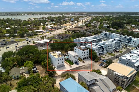 Salt Run Rendezvous - 3 Houses - Sleeps 41 total!