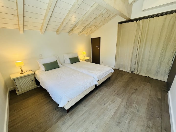 2 מיטות 90 ס"מ
