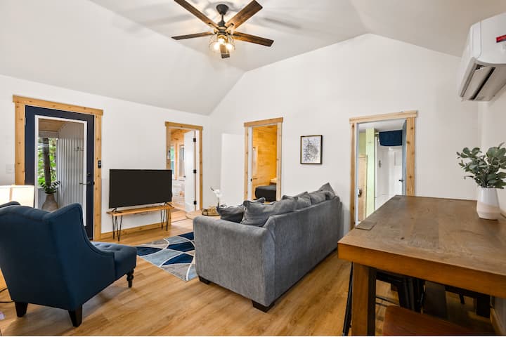 Lakeview Deck| 10 Mi From Tc | Sauna | Hot Tub - Traverse City, MI