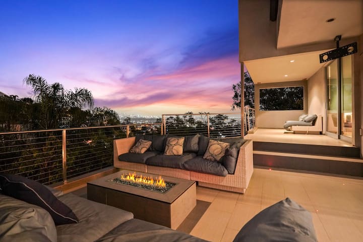 SunsetStrip 5BR Villa Stunning Views Rooftop Decks