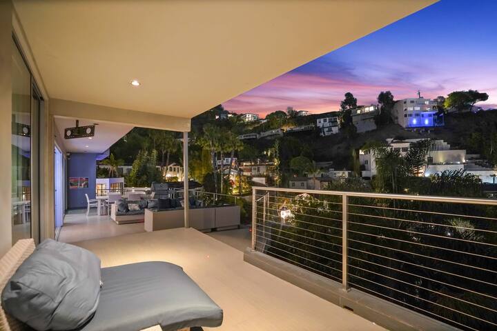 SunsetStrip 5BR Villa Stunning Views Rooftop Decks gallery image 3