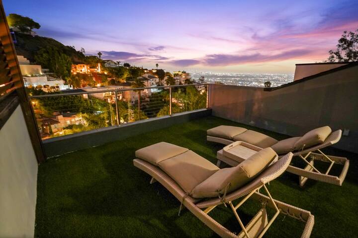 SunsetStrip 5BR Villa Stunning Views Rooftop Decks gallery image 4