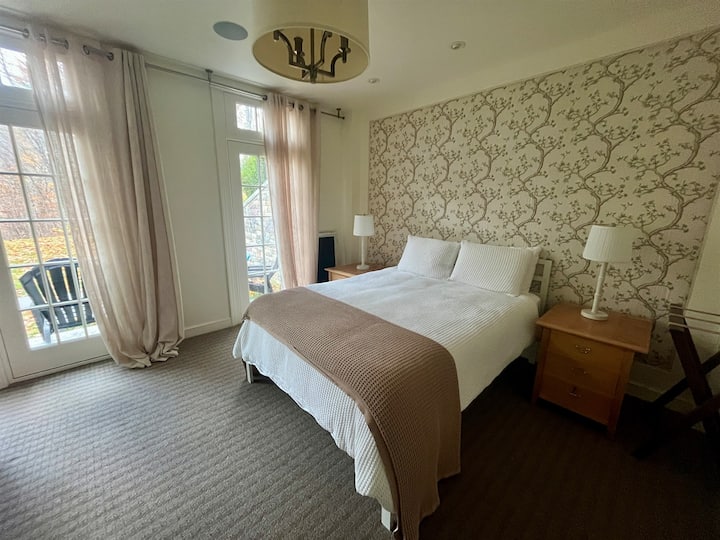 下层客房配备标准双人床