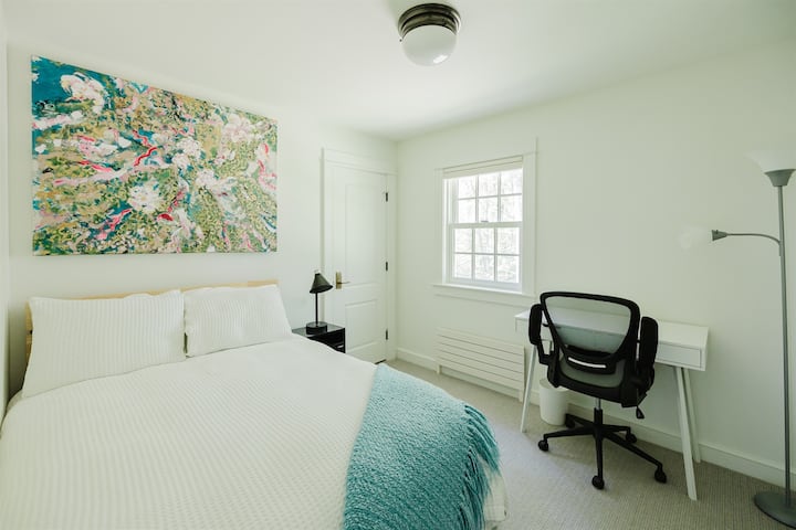 客卧4配备全尺寸床和书桌