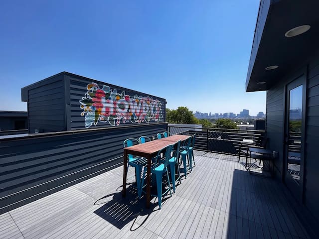 Two Downtown Homes 8 Bedrooms Incredible DT Views gallery image 2