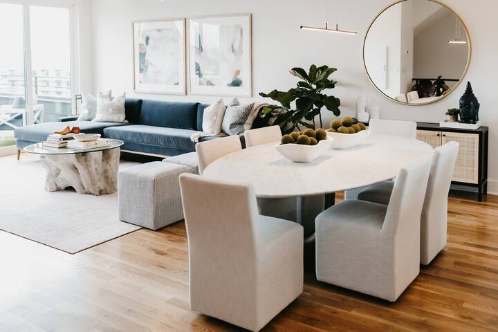 Two Downtown Homes 8 Bedrooms Incredible DT Views gallery image 4