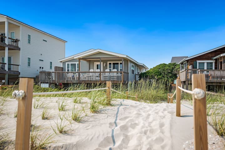 West Beach Retreat: Cute Coastal Cottage With - Oak Island, NC