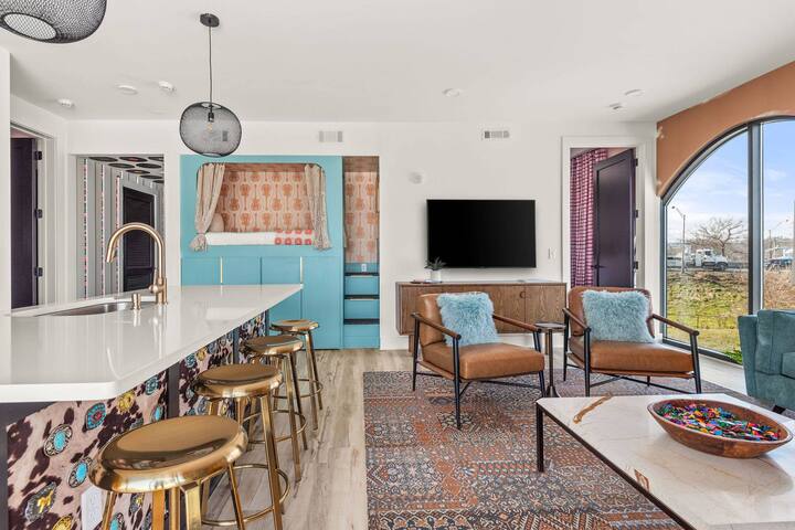 NEO One ~ Listing Combines Two Luxury Condos gallery image 4