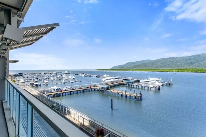 25 Harbour Lights with Magical Water Views
