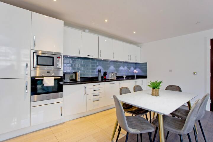 Stunning 2BD Flat near Liverpool Station gallery image 2