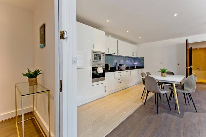 Stunning 2BD Flat near Liverpool Station gallery image 5