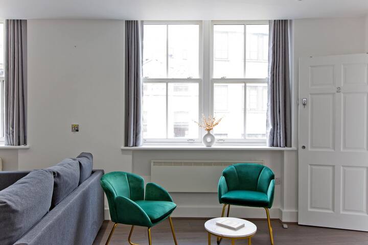 Stunning 2BD Flat near Liverpool Station