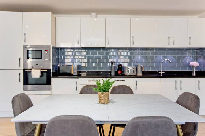 Stunning 2BD Flat near Liverpool Station gallery image 4