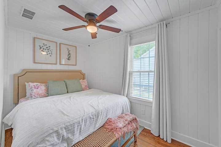 Bungalow Off Floyd St In The Heart Of Covington - Covington, GA