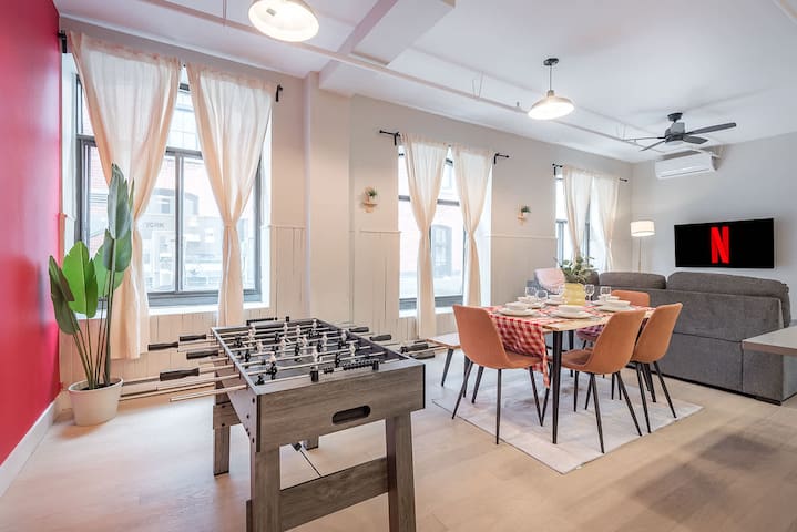 Upscale BUT Authentic- Sleeps 8- 2 bathrooms- Fuss