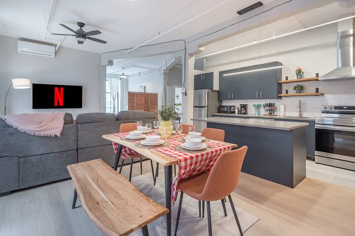 Upscale BUT Authentic- Sleeps 8- 2 bathrooms- Fuss gallery image 2