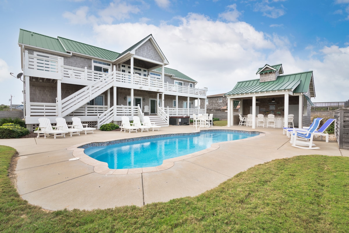 Luxury Oceanfront Retreat w Pool & Hot Tub
