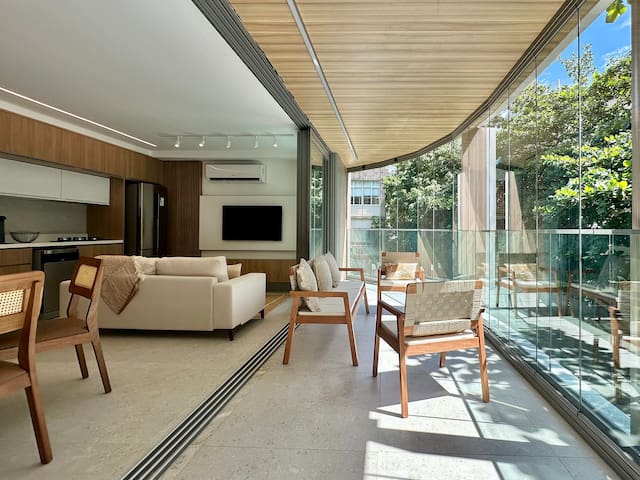 Exclusive apartment with balcony in Leblon