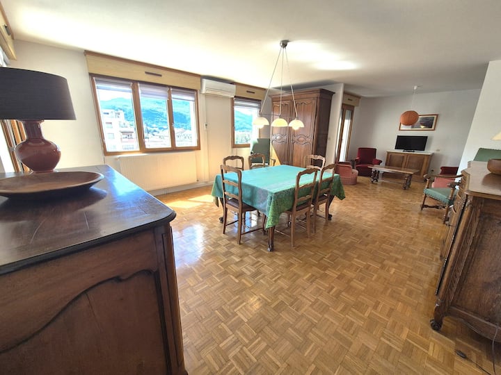 Très Rustique Et Spacieux Appartement ! - Aix-les-Bains
