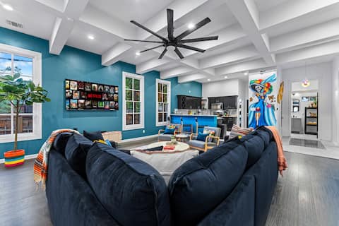 Top Airbnb: Hot Tub~Sauna~Fire Pit~Putting green~Downtown in Lavaca