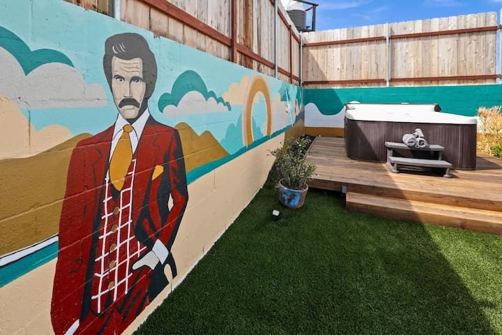 EPIC Sunsets | 1 mile to Ocean Beach | Hot Tub gallery image 3